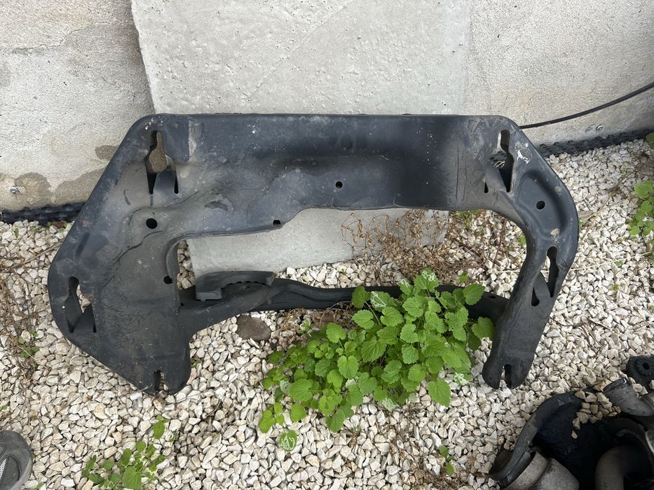 Греда раздатка BMW X5 E70 X6 E71 държач основа бмв х5 е70 х6