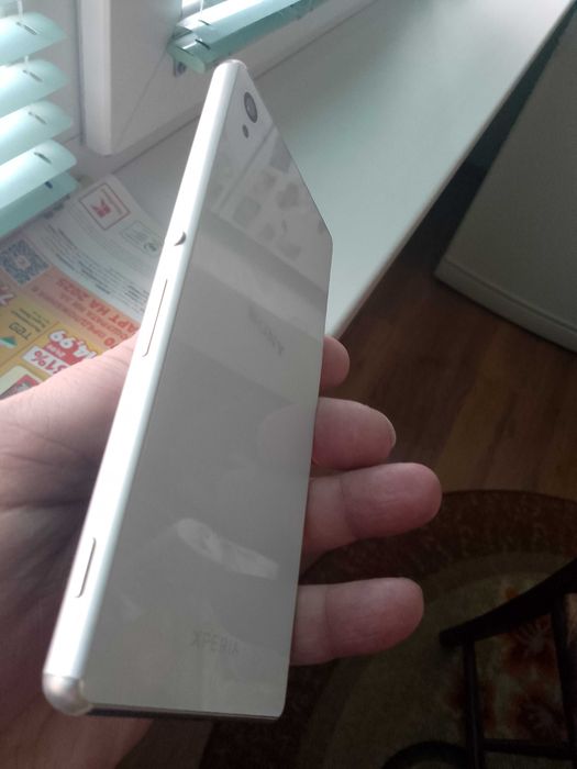 Продавам смартфон SONY XPERIA Z3+