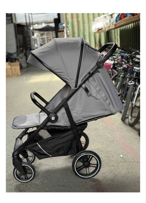 Продам коляску для малыша