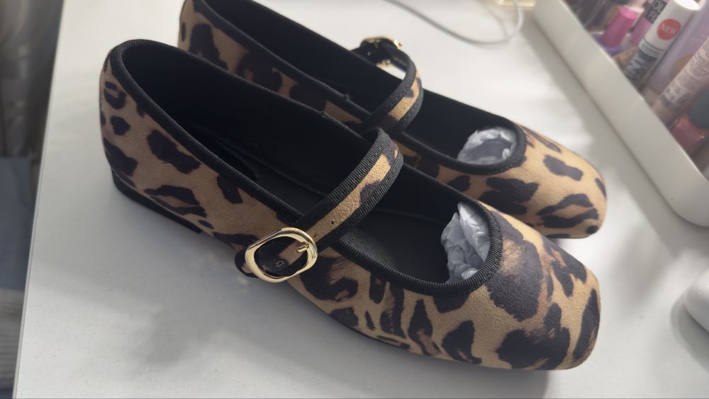 Продам новые балетки Zara