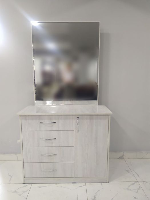 Трюмо от производителя.