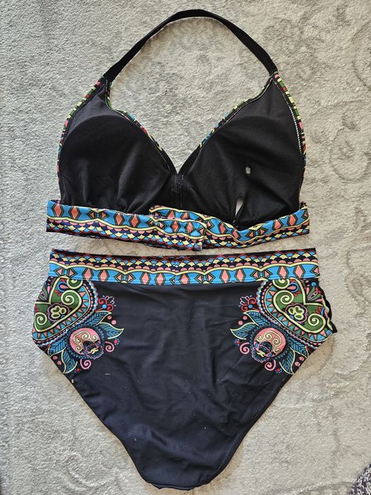 Продам купальники. На 48-50 размер.