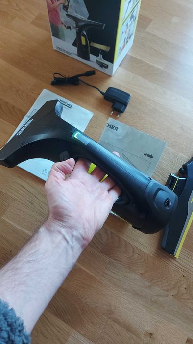 Стъклочистачка KARCHER WV 2 PREMIUM Работа на батерия