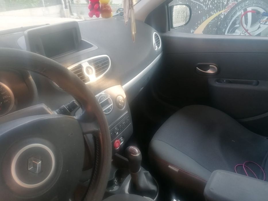 Renault clio  2011
