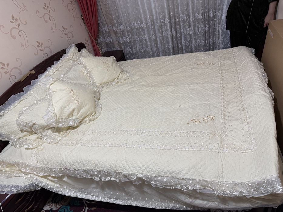 Продам покрывало  двухспальный, комплект в отличном состоянии