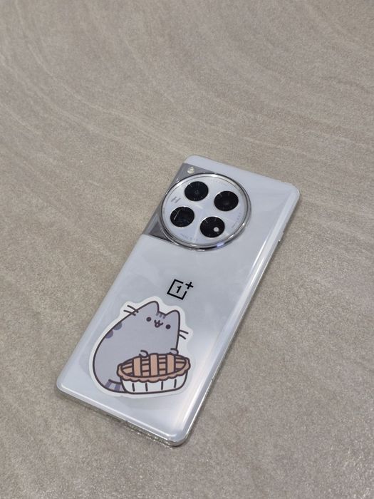 Продам OnePlus 12