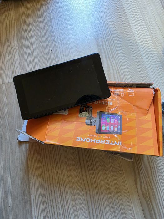 Sistemul de navigație și multimedia pentru motociclete Interphone Ridesync (Sync 55) cu ecran de 5.5"