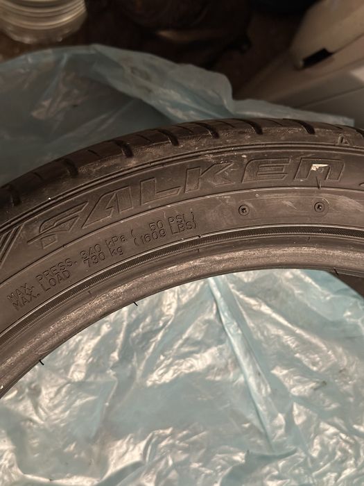 245/40 R18 - общо 5 броя (2х Falken + 3x Premiorri) DOT 22/20