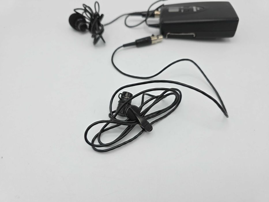 Shure ULXP4 Receiver + Body Pack Sure ULX1-R4 + 2 Shure WL 185 Mic