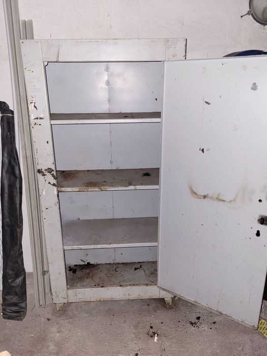 Продам сейф металлический