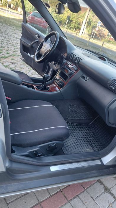 Mercedes-Benz C180