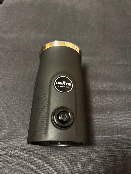 Bosch Lavazza Milk Easy уред за пяна - нов, неползван.