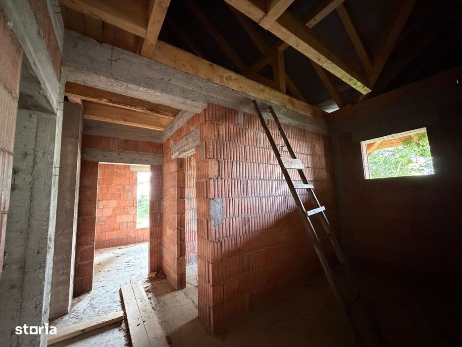 Casă de vânzare 260 mp utili + 1052 mp teren in centrul orasului Covas