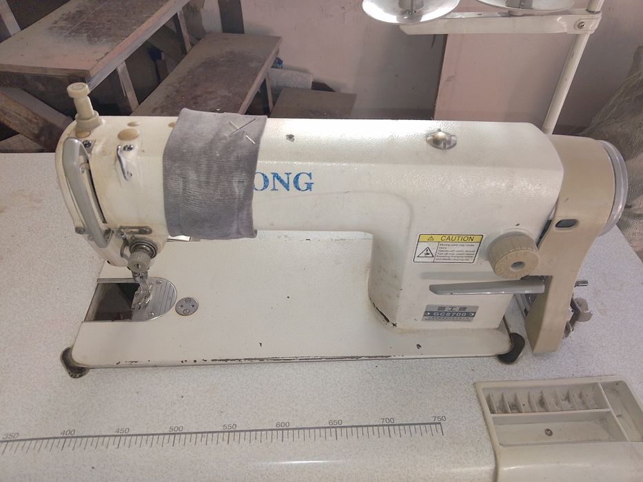 Швейная машина профессиональная