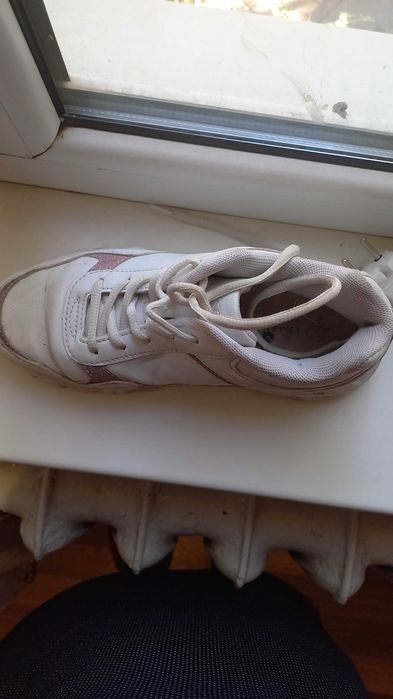 Продам лоферы и кроссовки