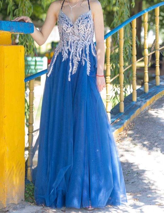 Абитуриентска рокля