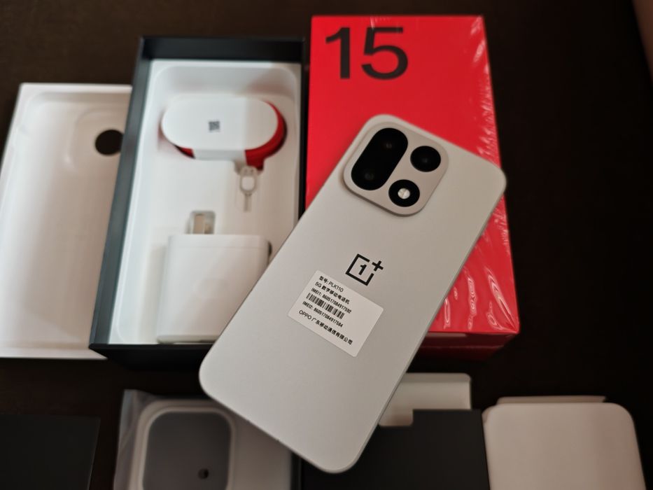Oneplus 15 12/256Gb