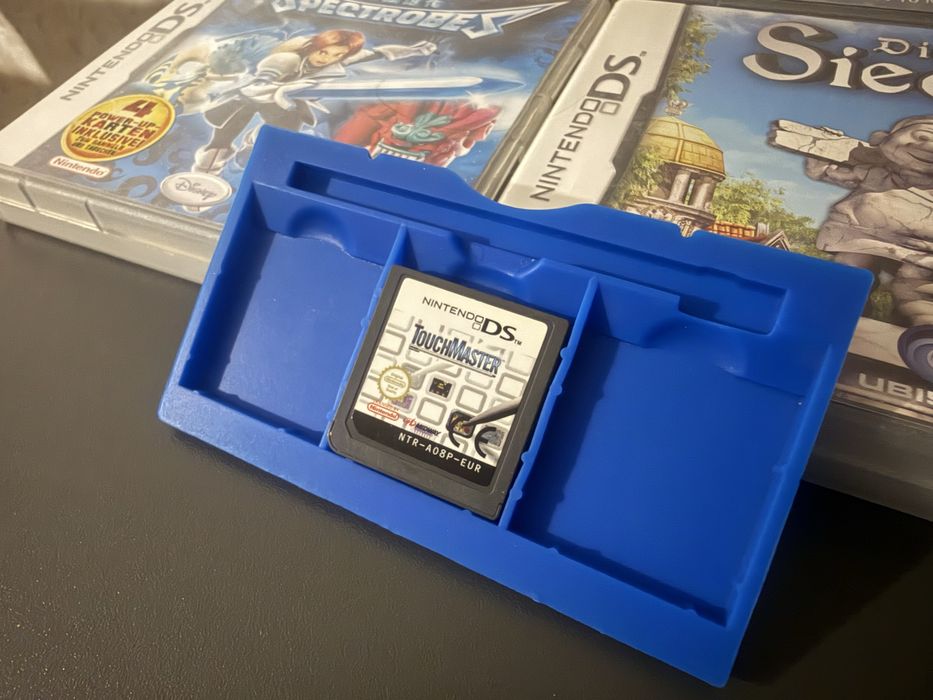 Nintendo DS Lite + 15 игри, 2 зарядни и калъф
