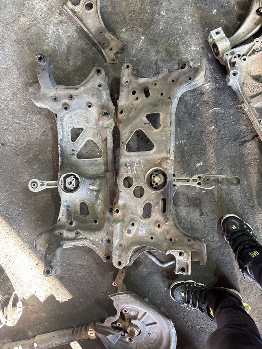 Jug punte cadru motor vw jetta 2010-2017