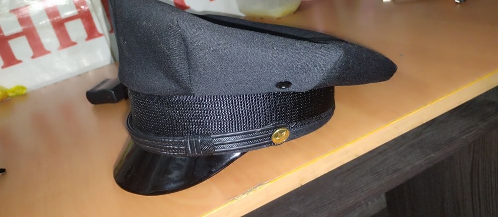 Фуражки черные , новые