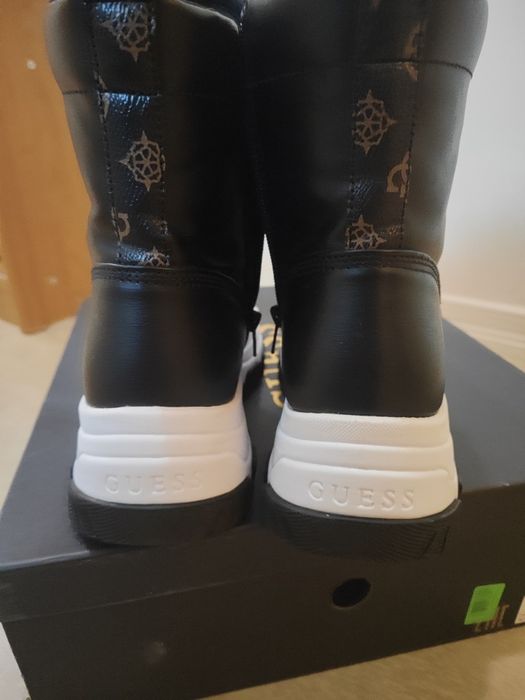 Зимни боти Guess