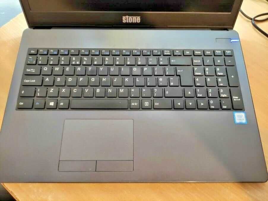 Лаптоп Stonebook P11C i5-7200U 8GB 256GB SSD 15.6" HD ГАРАНЦИЯ