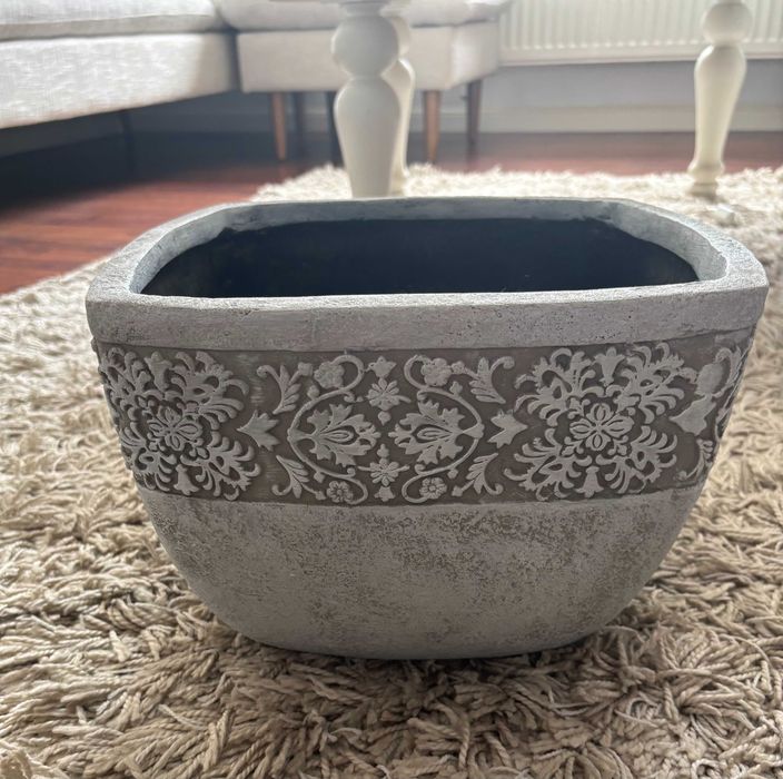 2 ghivece decorative Mobexpert pentru grădină/exterior – stare impecabilă