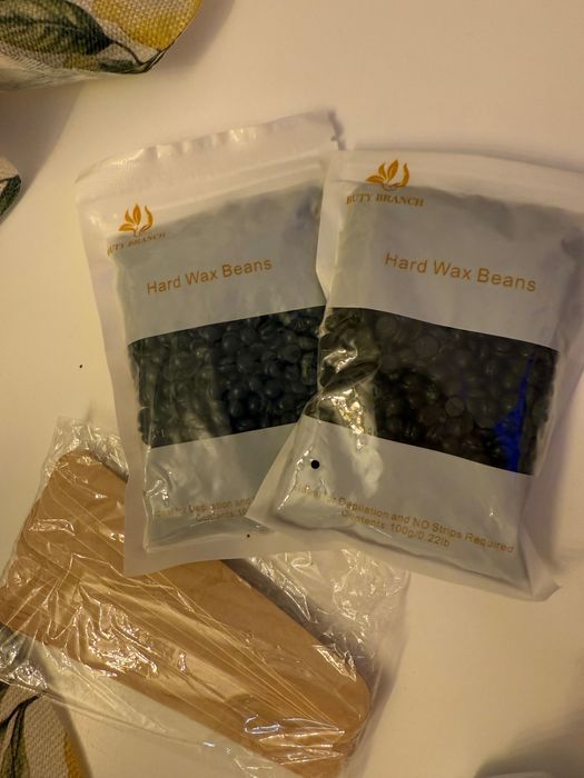 Încălzitor ceară/decantor ceară + 2 pungi ceară și spatule ca nou