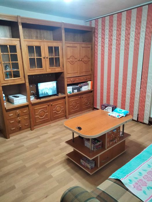 Proprietar vând apartament 2 camere, etaj 2/4, Strada Uioara, parcare
