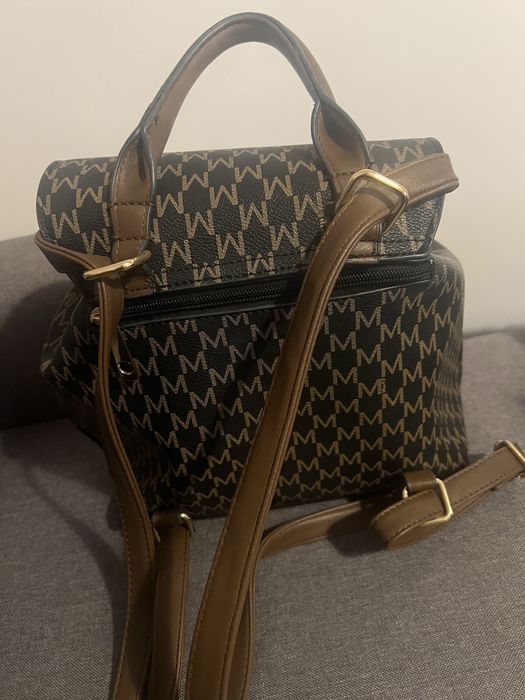 Раница за ежедневно ползване без следи от употреба