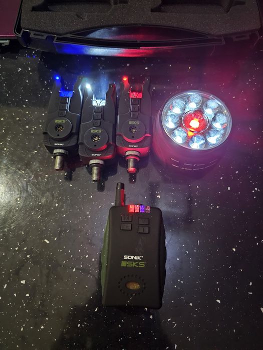 Set profesional avertizori crap – Sonik SKS 3+1 + Bivvy Light
