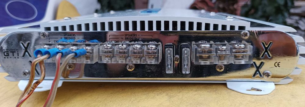 4 канален усилвател CRUNCH