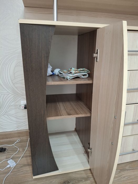 Продаю большой комод