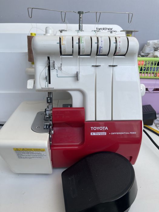 Швейная машинка и оверлок