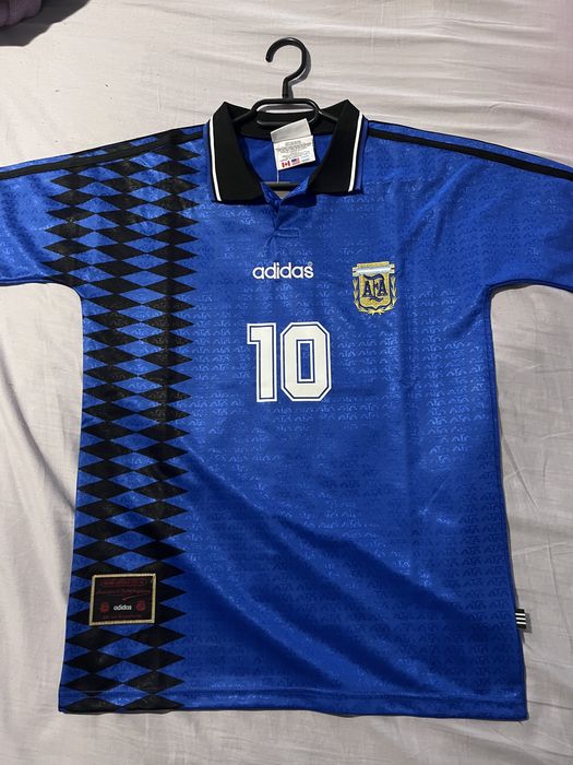 Adidas Аржентина №10 (Марадона) – класическа ретро фланелка