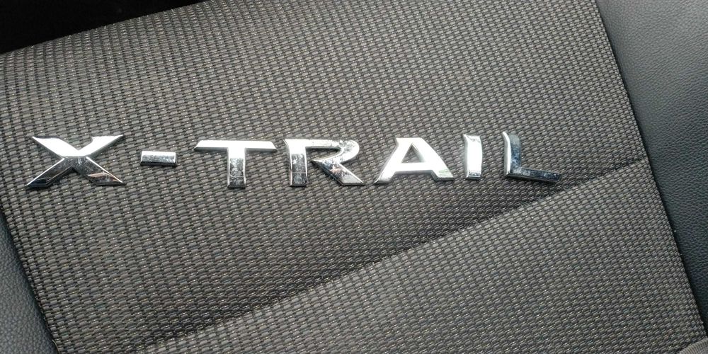 Надпис емблема лого Нисан Х-трейл Nissan X-Trail