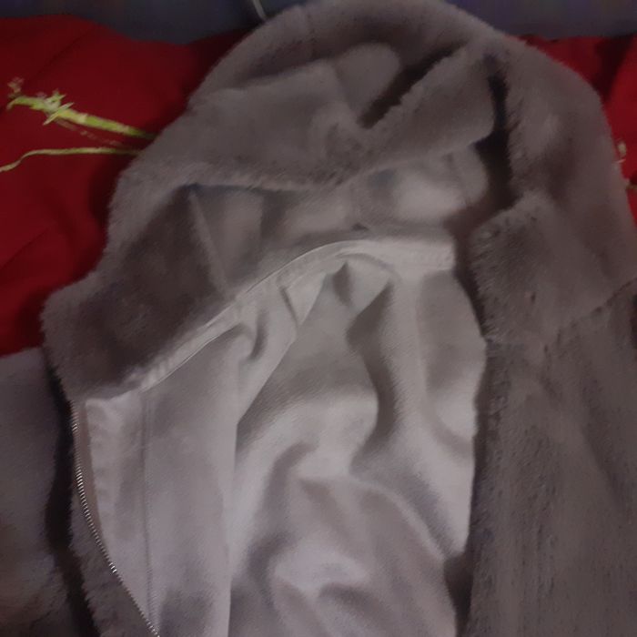 Шуба пушистая, пуховик