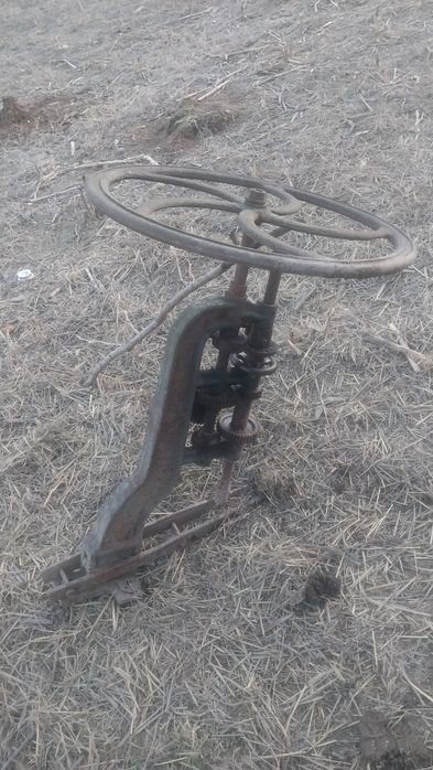 Strung pentru îngăurit tip vechi