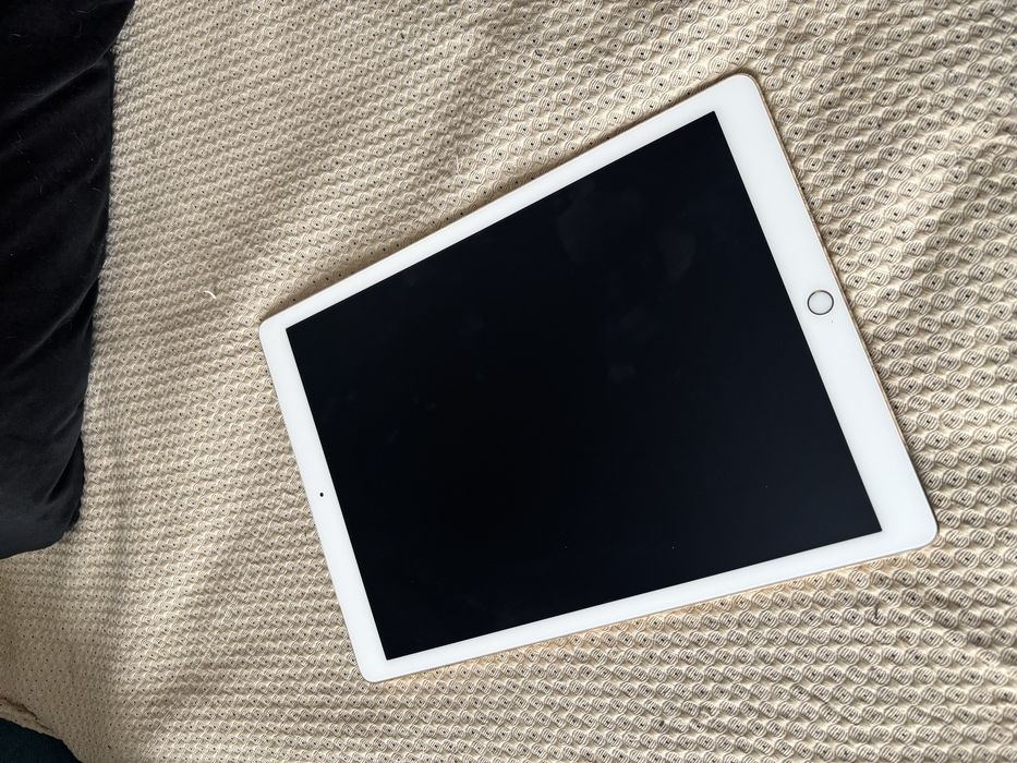 Ipad Pro 12.9 de 256 gb. ( Cartela sim) husa originala apple piele .
