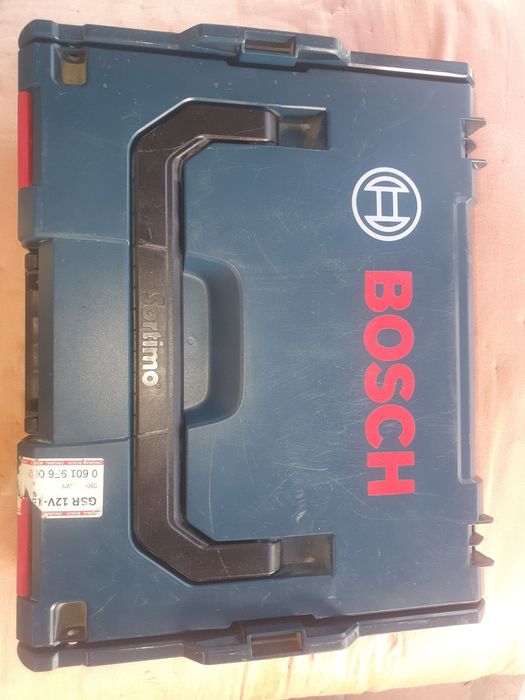 Аккумуляторный шуруповерт BOSCH  12v. Четыре сьемных потрона