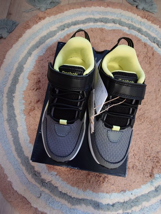 Reebok  маратонки с лепенки