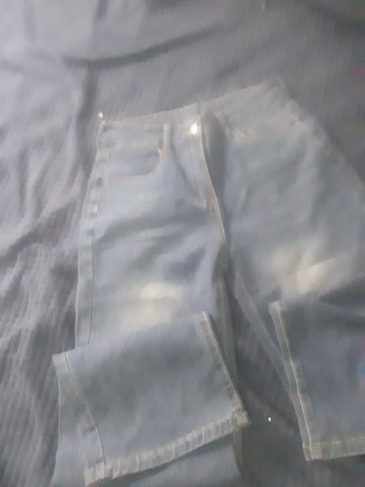 Продам джинсы новые
