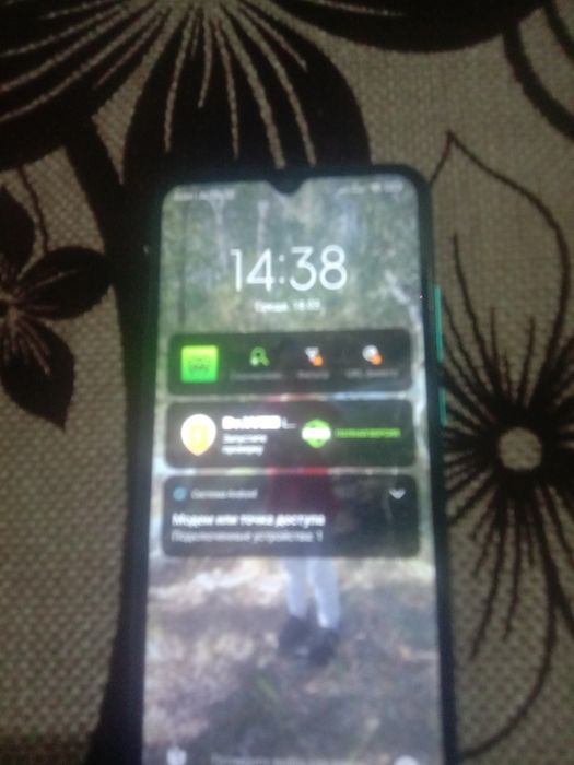 Продам телефон срочно. Все работает.