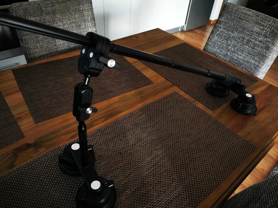 Set sistem prindere masina cu ventuze + stick camera actiune Insta360
