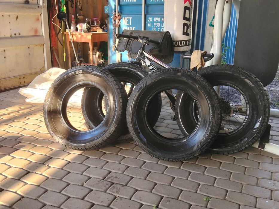 продаём резину 235/70Rраз16