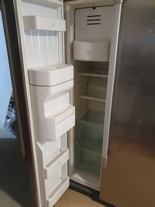 Продавам хладилник Hotpoint