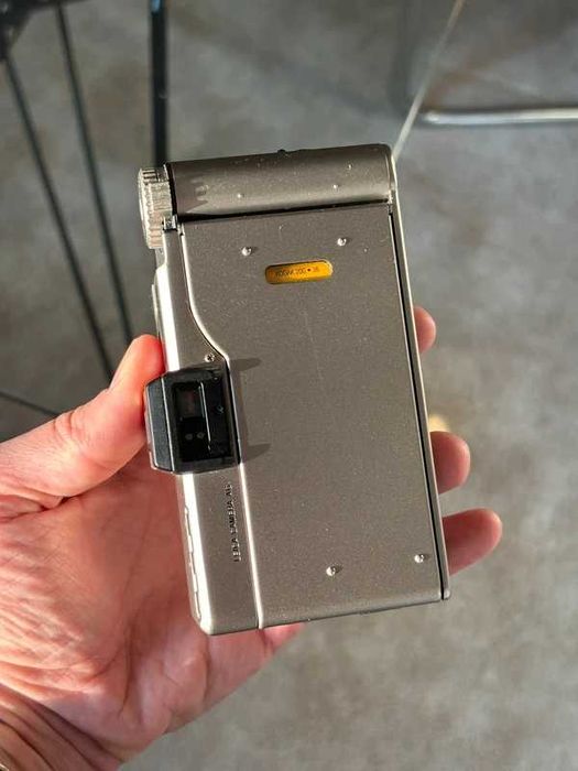 Leica Minilux Zoom - aparat foto pe film 35mm point and shoot
