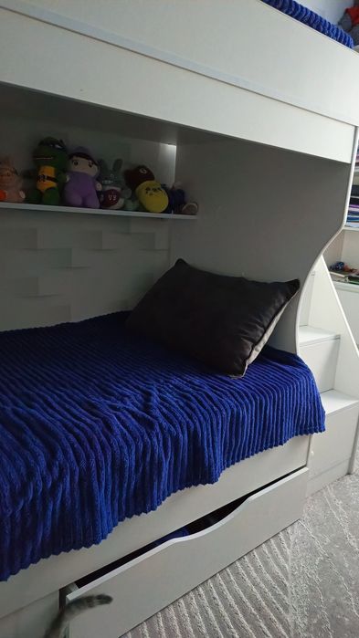 Двухъярусная кровать