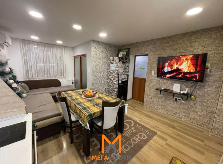 Продажба Етаж от къща гр. Севлиево - гр. Севлиево 102m² и двор 102m²