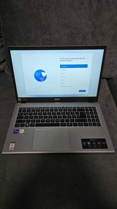 Vand laptop nou